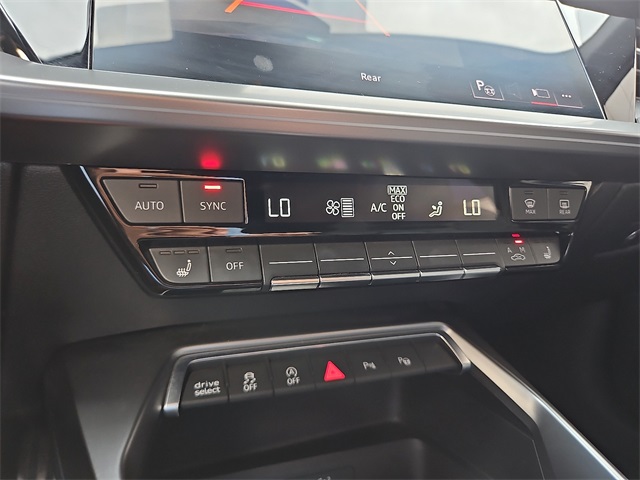 Vehicle image 17 of 25