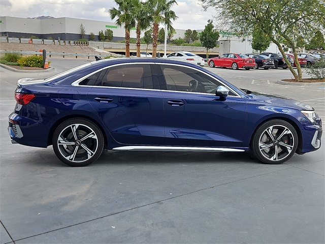 Vehicle image 4 of 25
