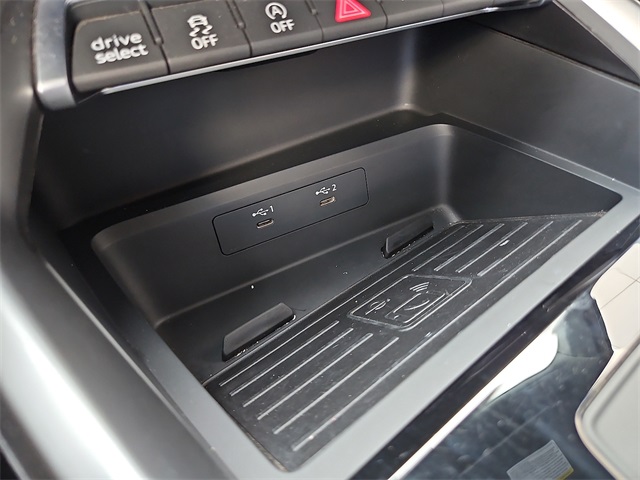 Vehicle image 10 of 25