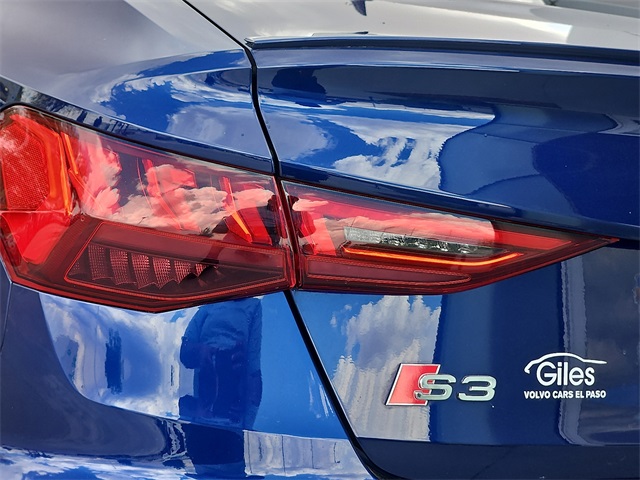 Vehicle image 22 of 25