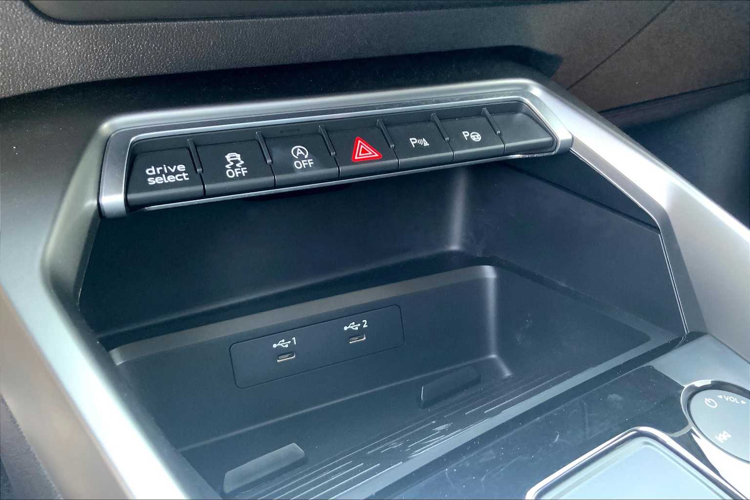 Vehicle image 29 of 33