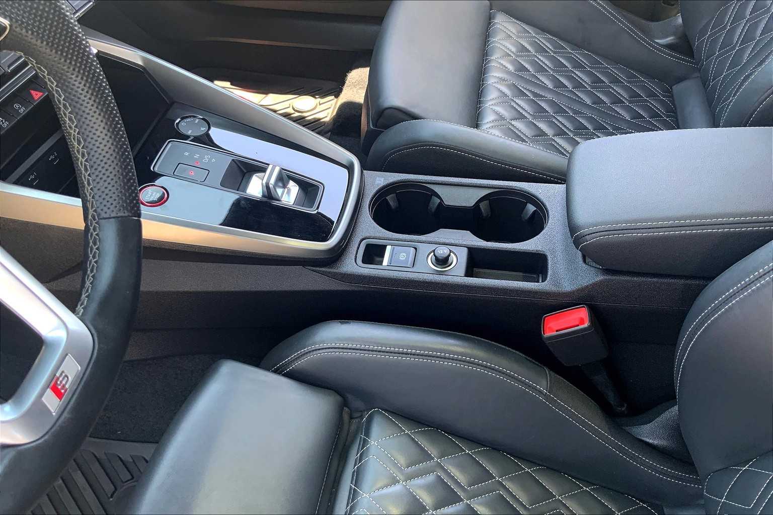 Vehicle image 22 of 33