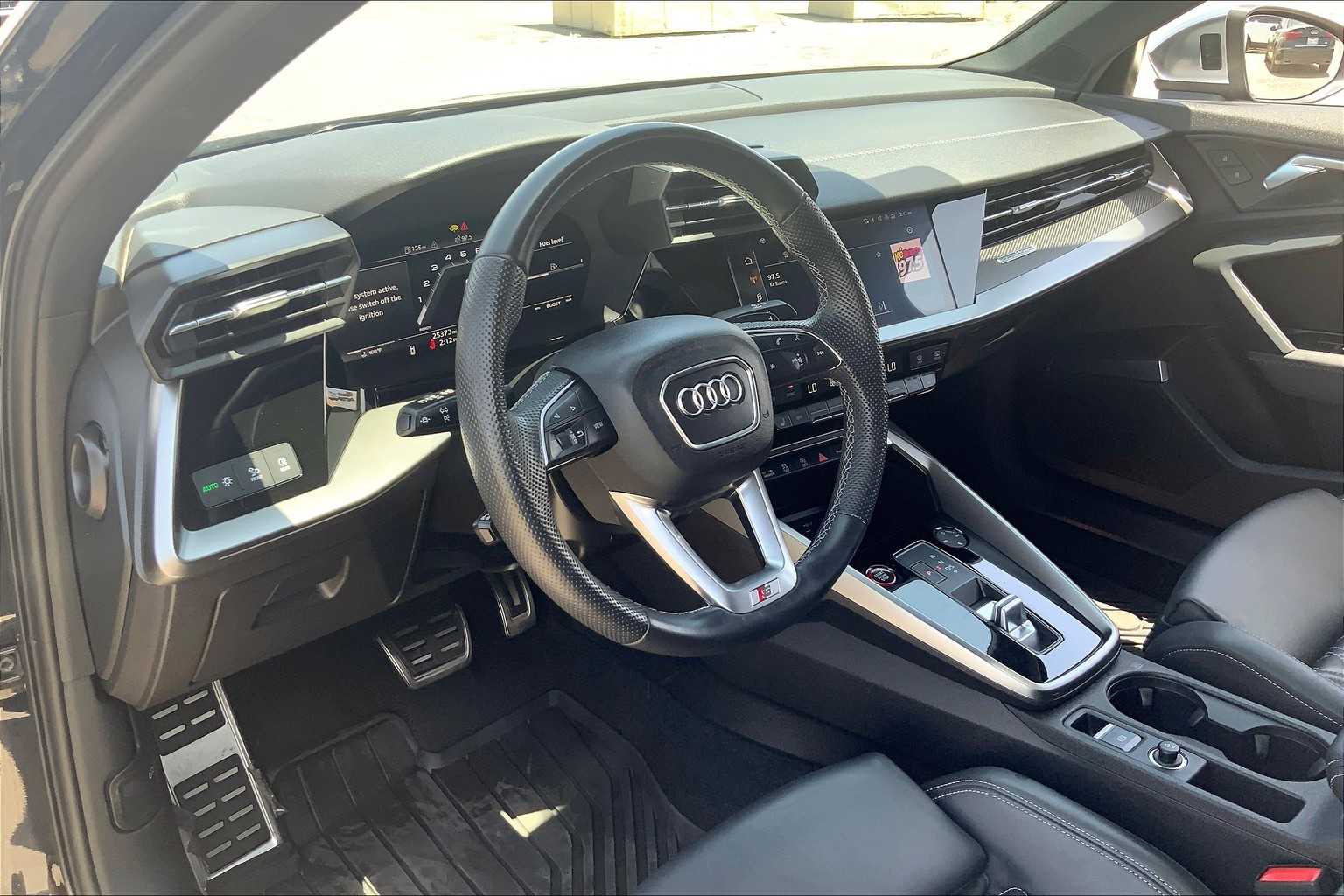Vehicle image 14 of 33