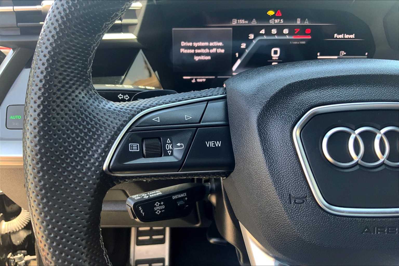 Vehicle image 17 of 33
