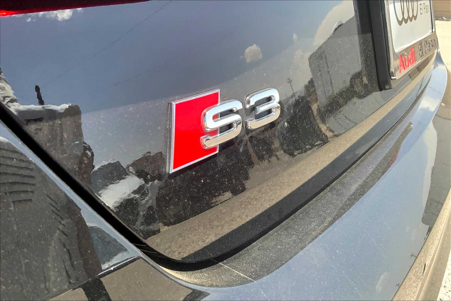 Vehicle image 32 of 33