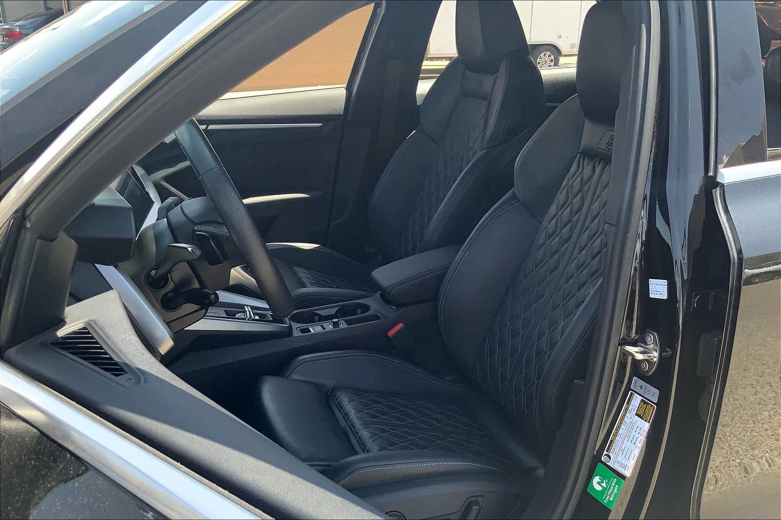 Vehicle image 10 of 33