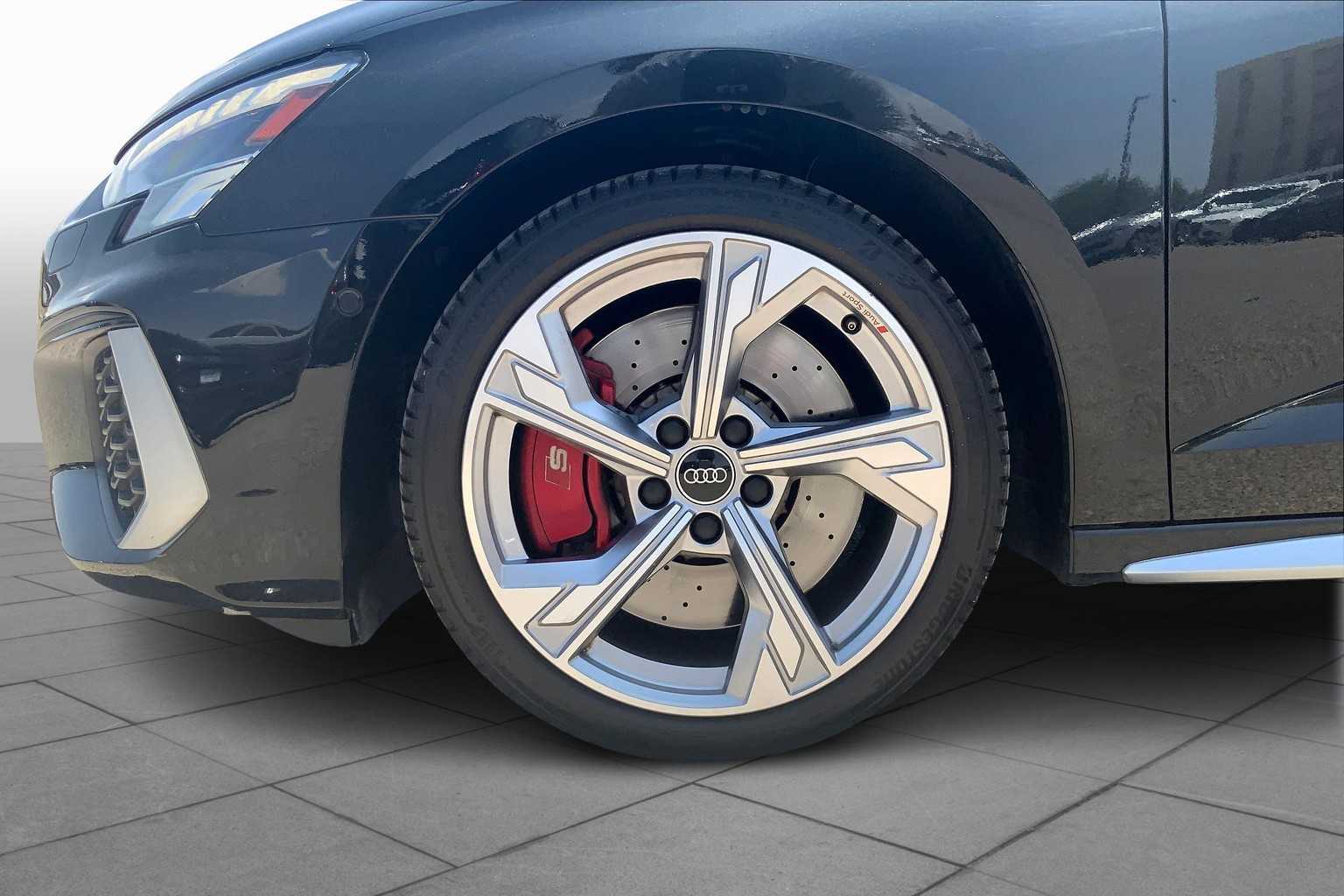 Vehicle image 7 of 33
