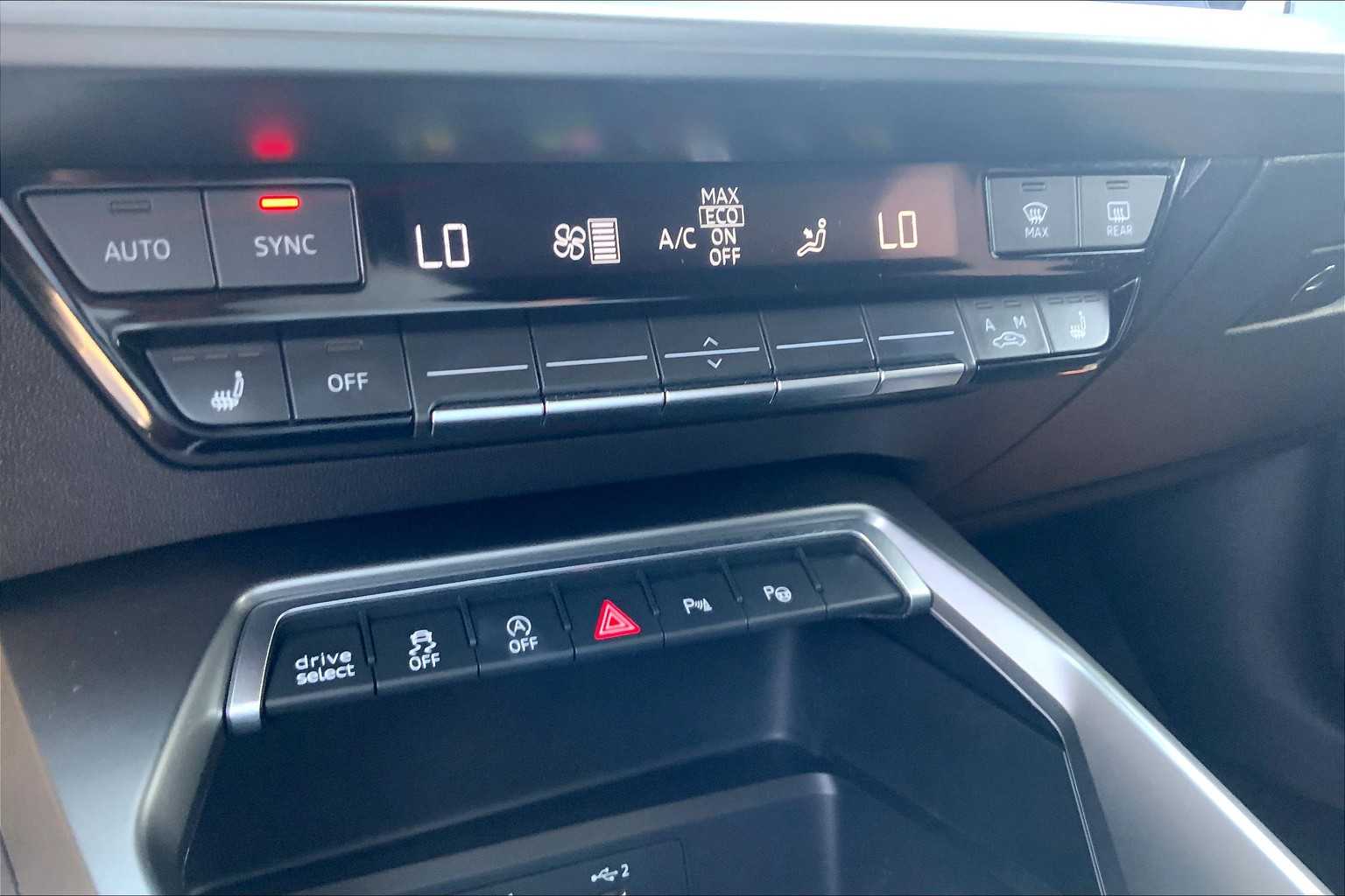 Vehicle image 21 of 33