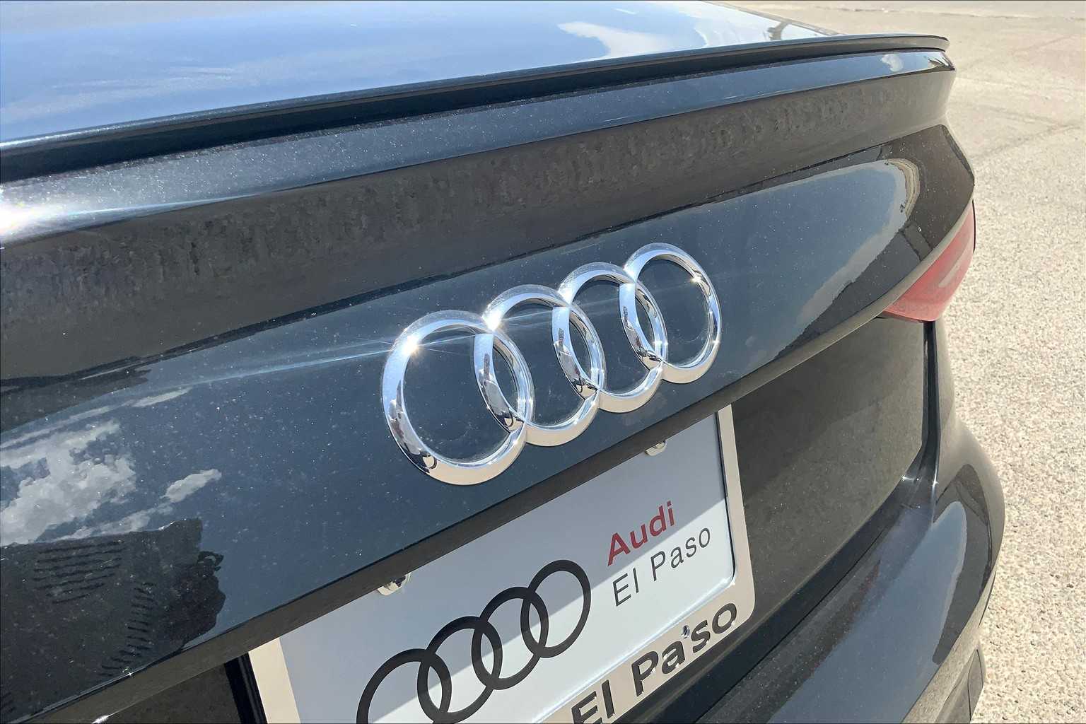Vehicle image 26 of 33
