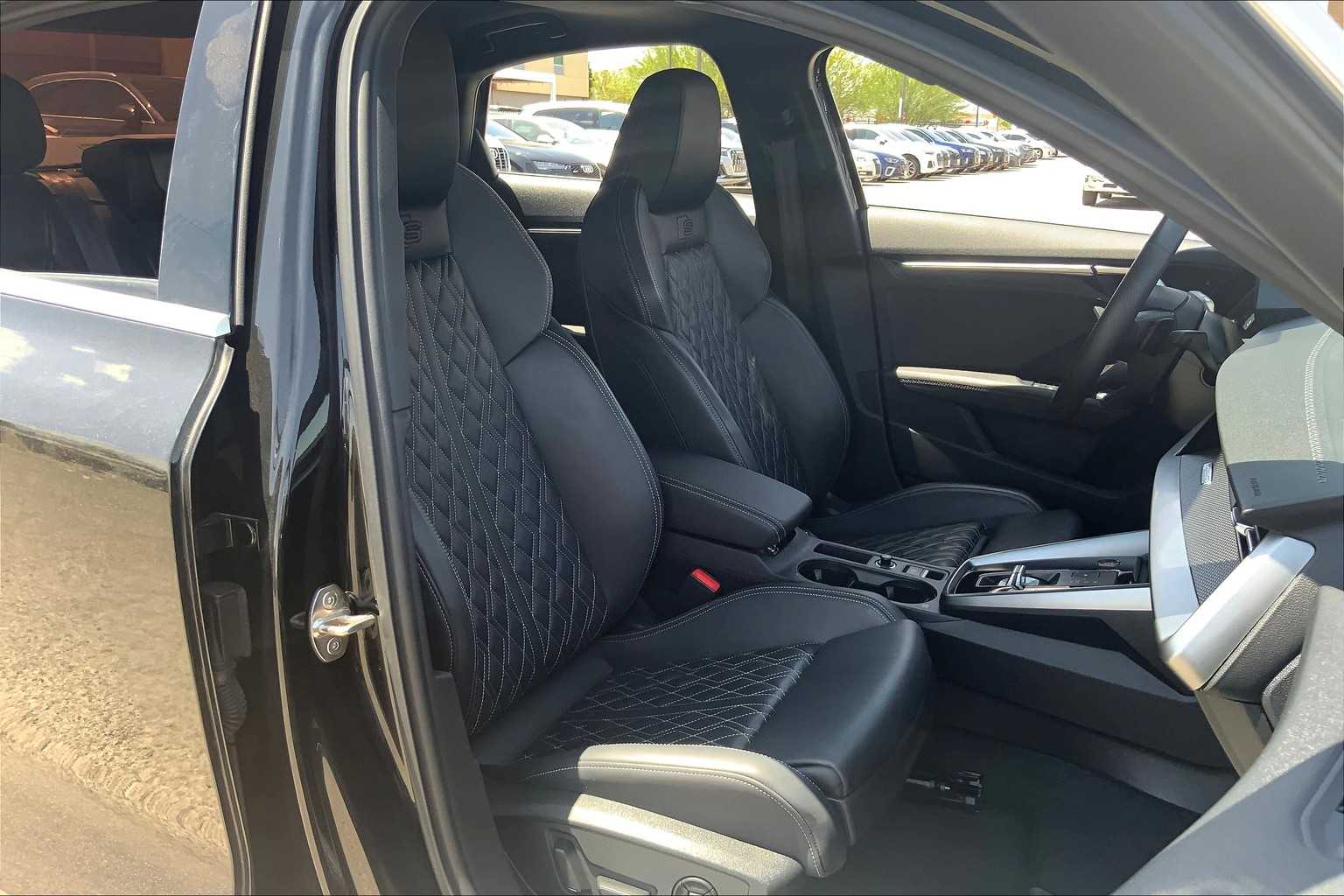 Vehicle image 11 of 33