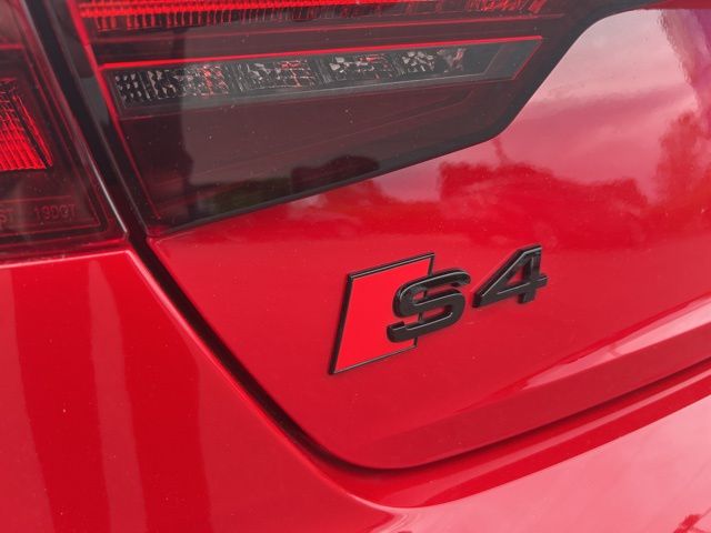 Vehicle image 17 of 42