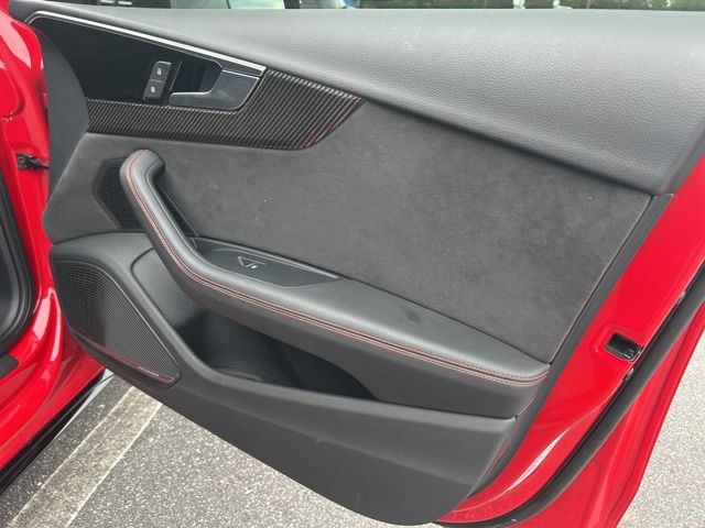 Vehicle image 40 of 42