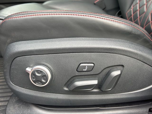 Vehicle image 22 of 42