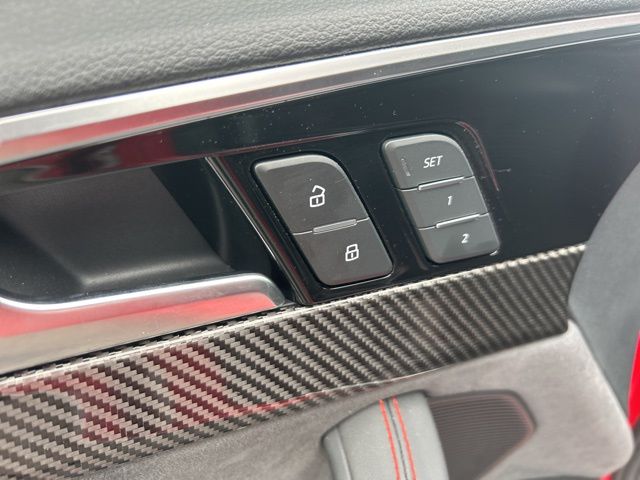 Vehicle image 21 of 42