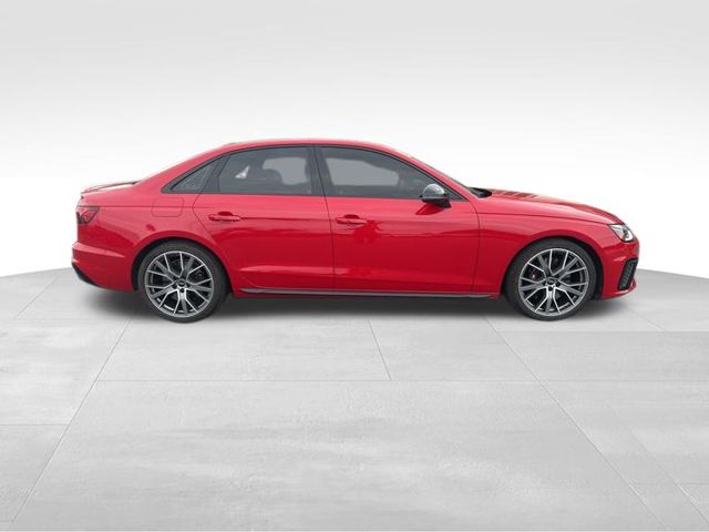 Vehicle image 4 of 42
