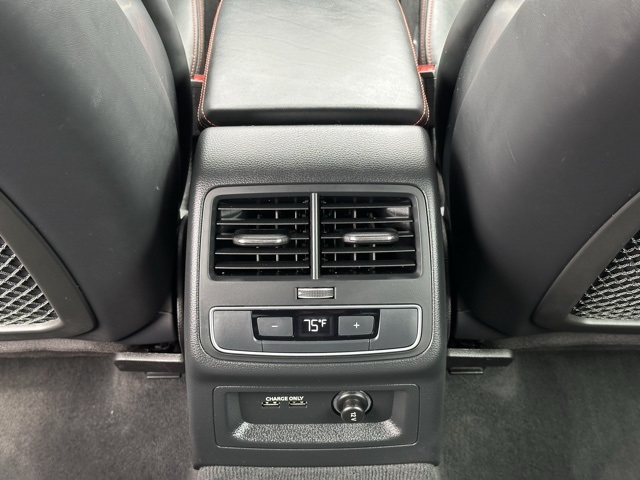 Vehicle image 33 of 43
