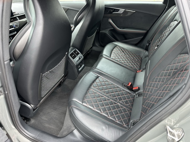 Vehicle image 32 of 43