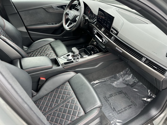 Vehicle image 37 of 43