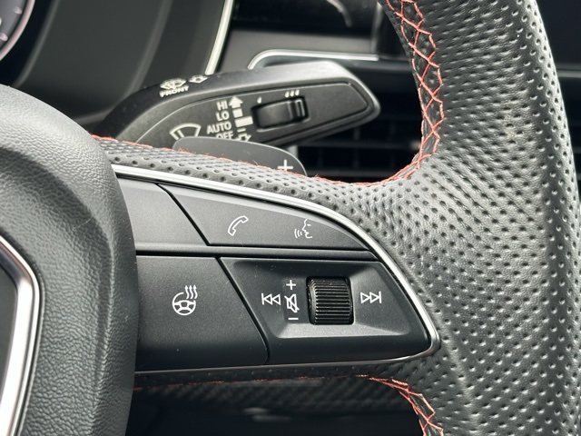 Vehicle image 27 of 43
