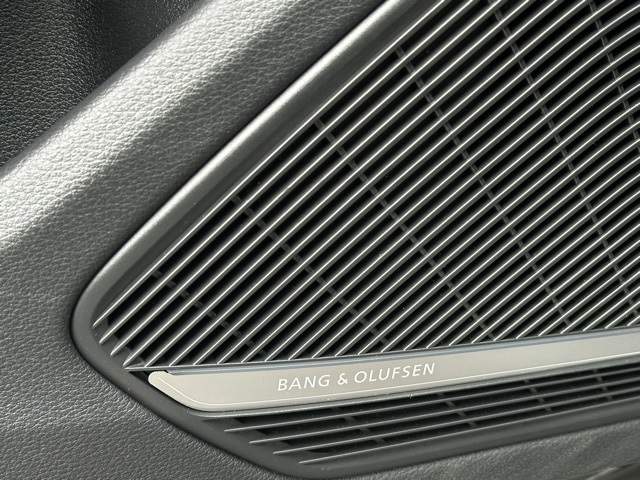 Vehicle image 31 of 43