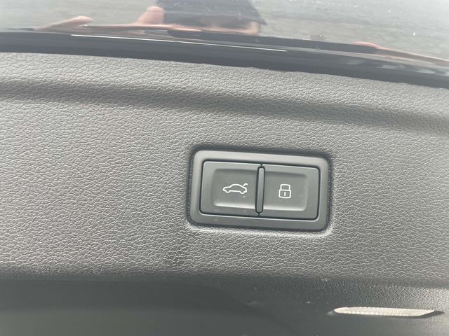 Vehicle image 11 of 35