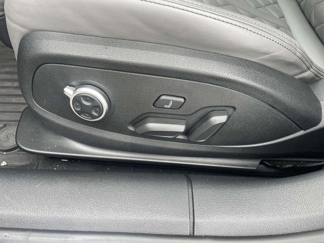 Vehicle image 19 of 35