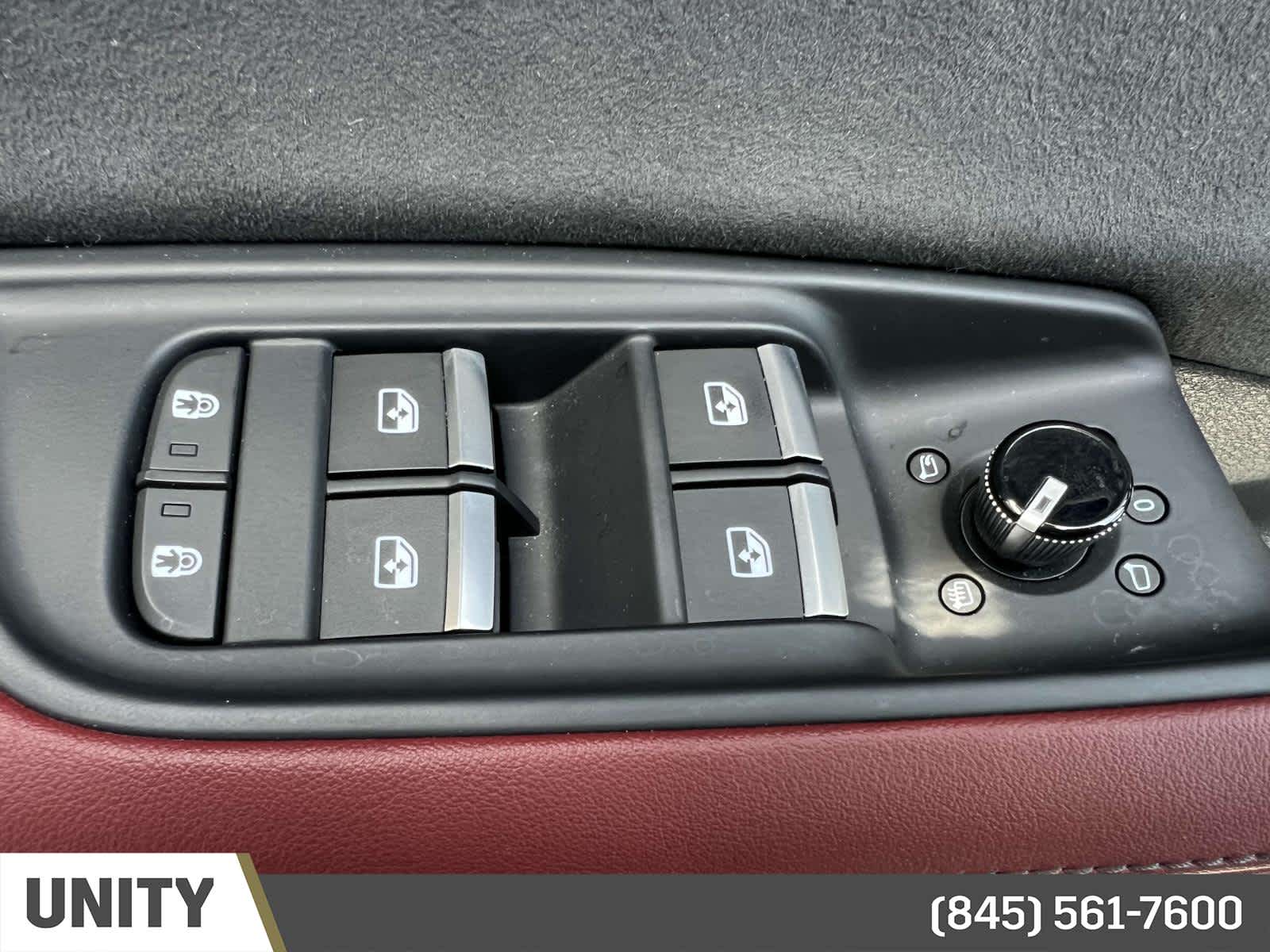 Vehicle image 21 of 39