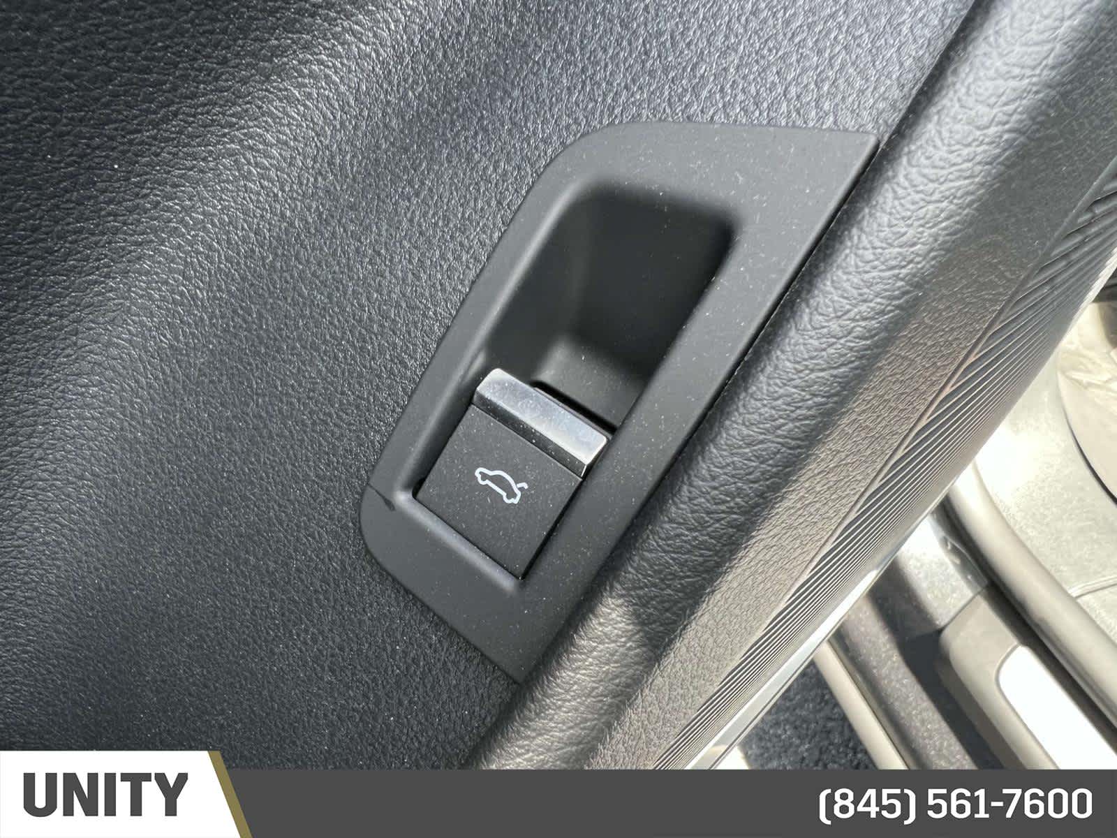 Vehicle image 22 of 39