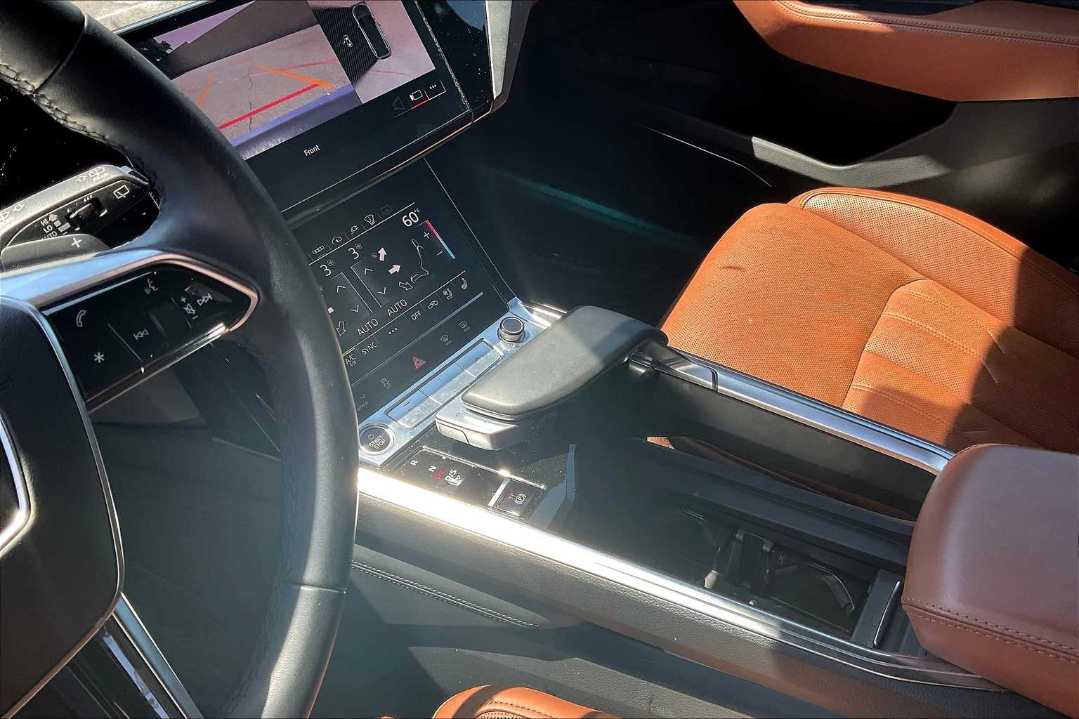 Vehicle image 16 of 32