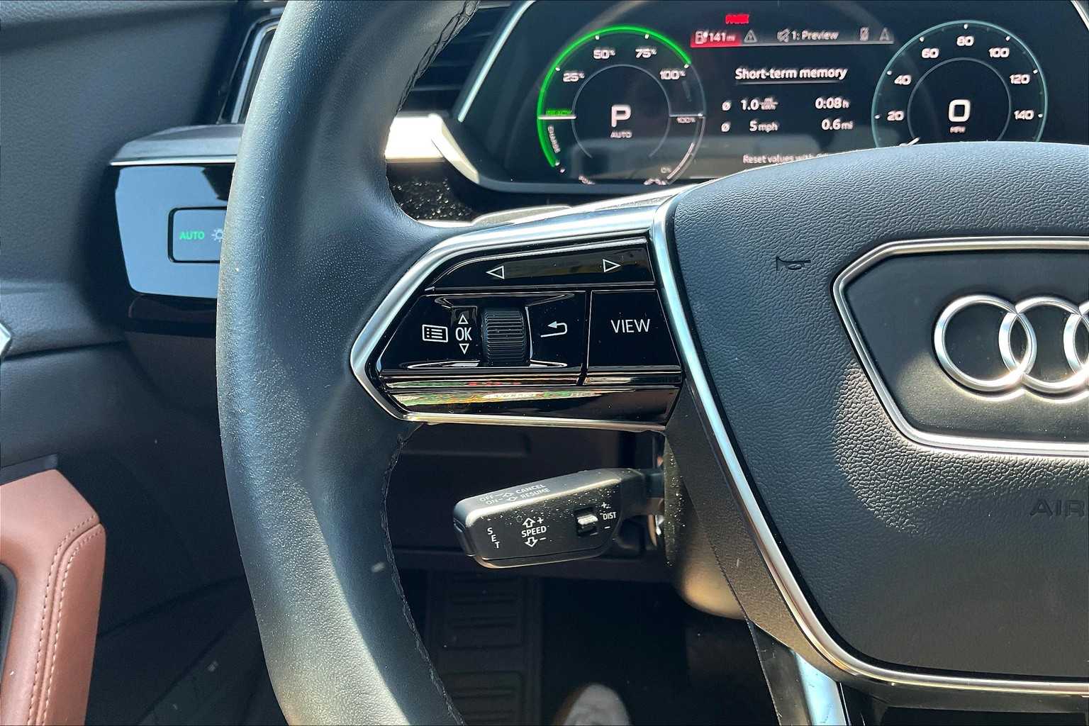 Vehicle image 17 of 32