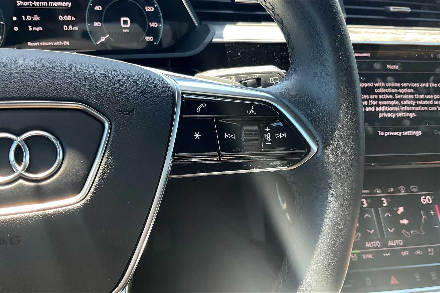 Vehicle image 18 of 32