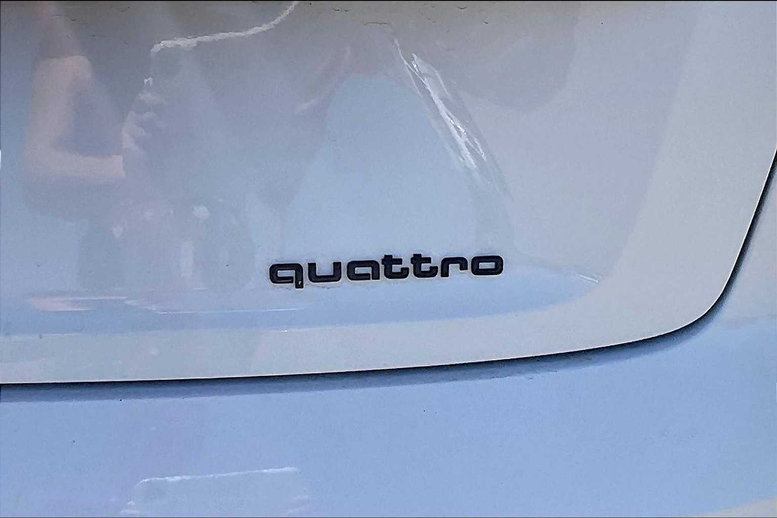 Vehicle image 10 of 32