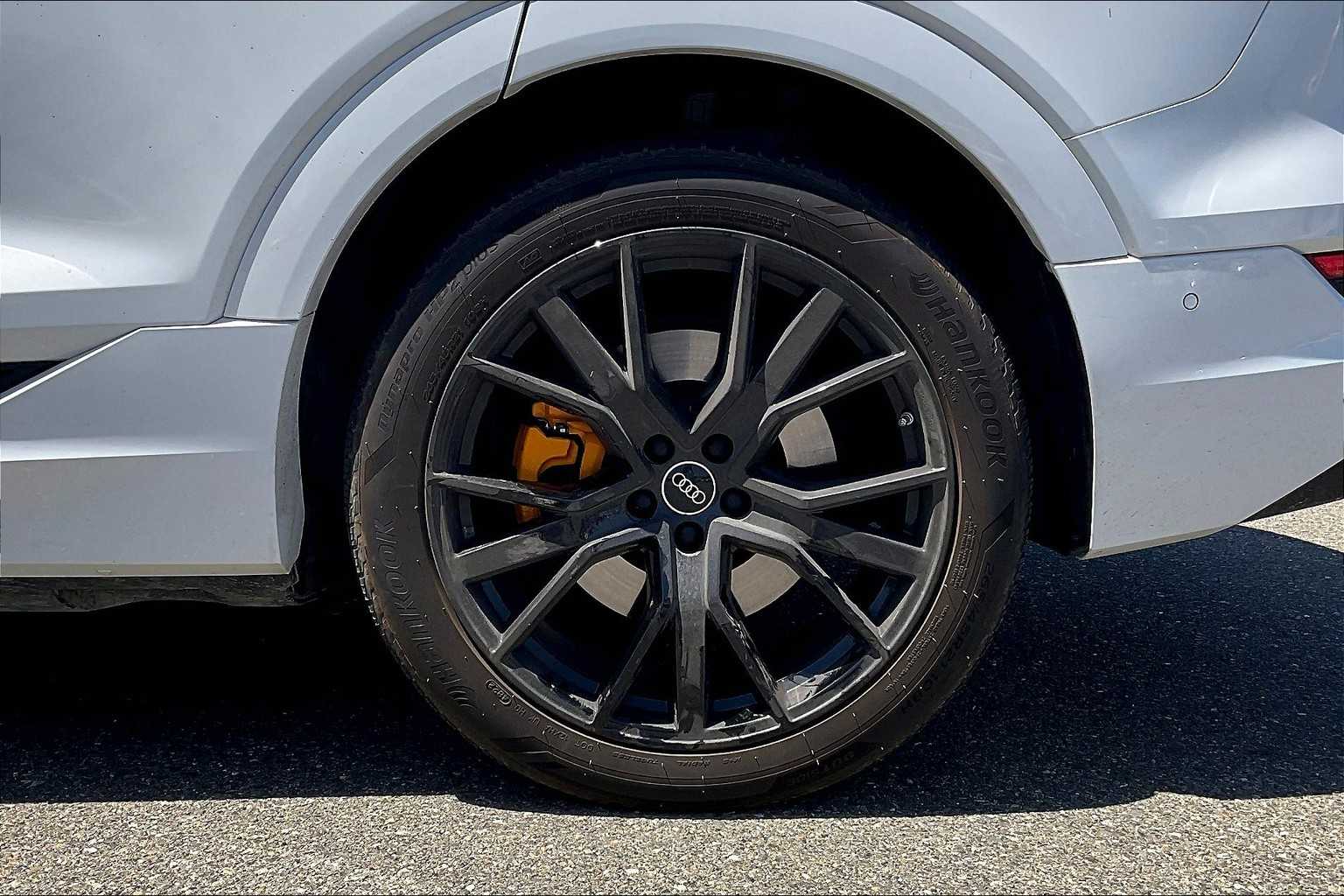 Vehicle image 11 of 32