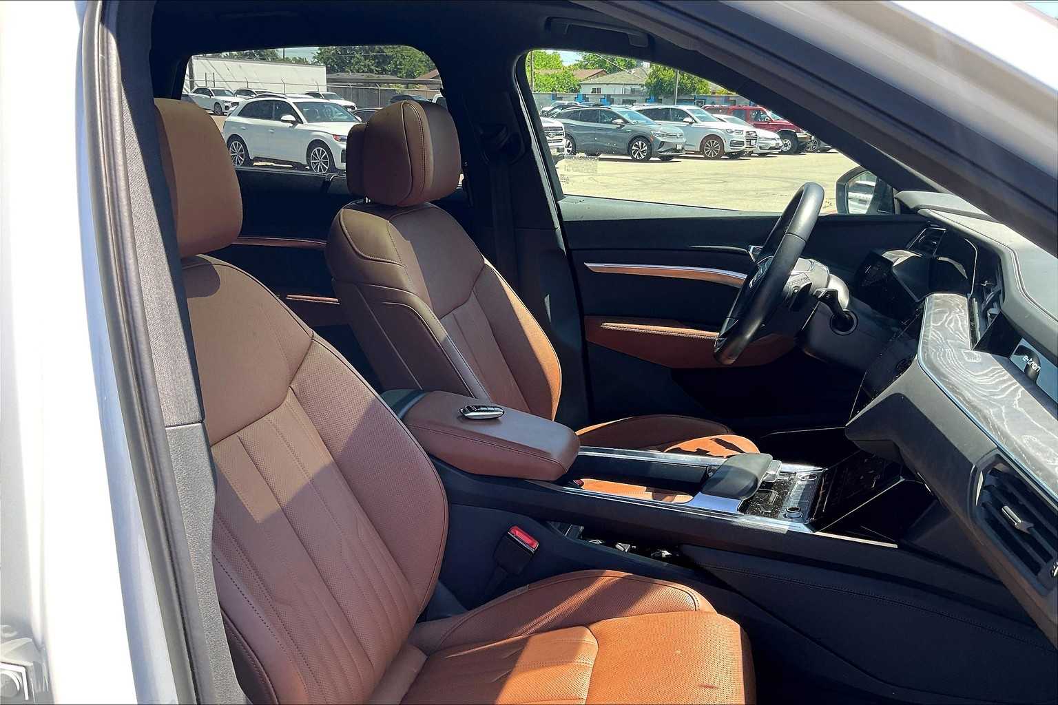 Vehicle image 9 of 32