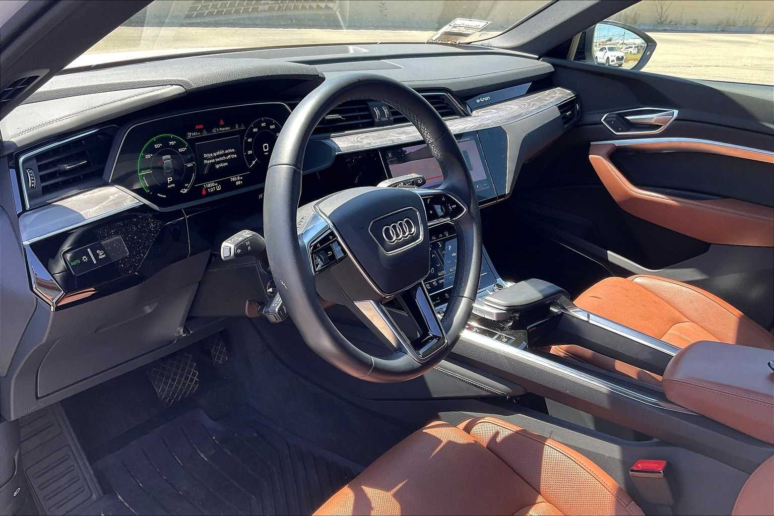 Vehicle image 13 of 32