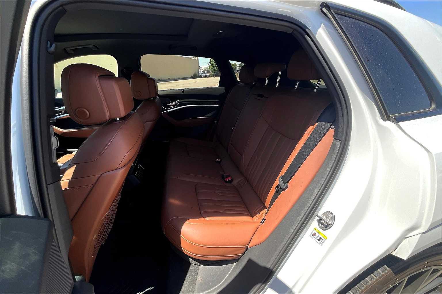 Vehicle image 25 of 32