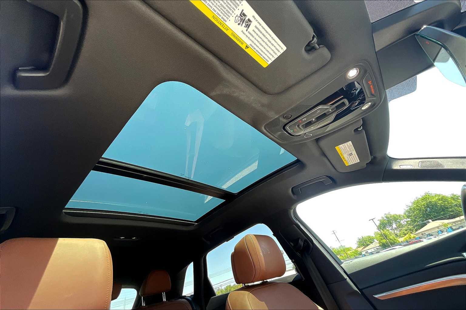 Vehicle image 21 of 32