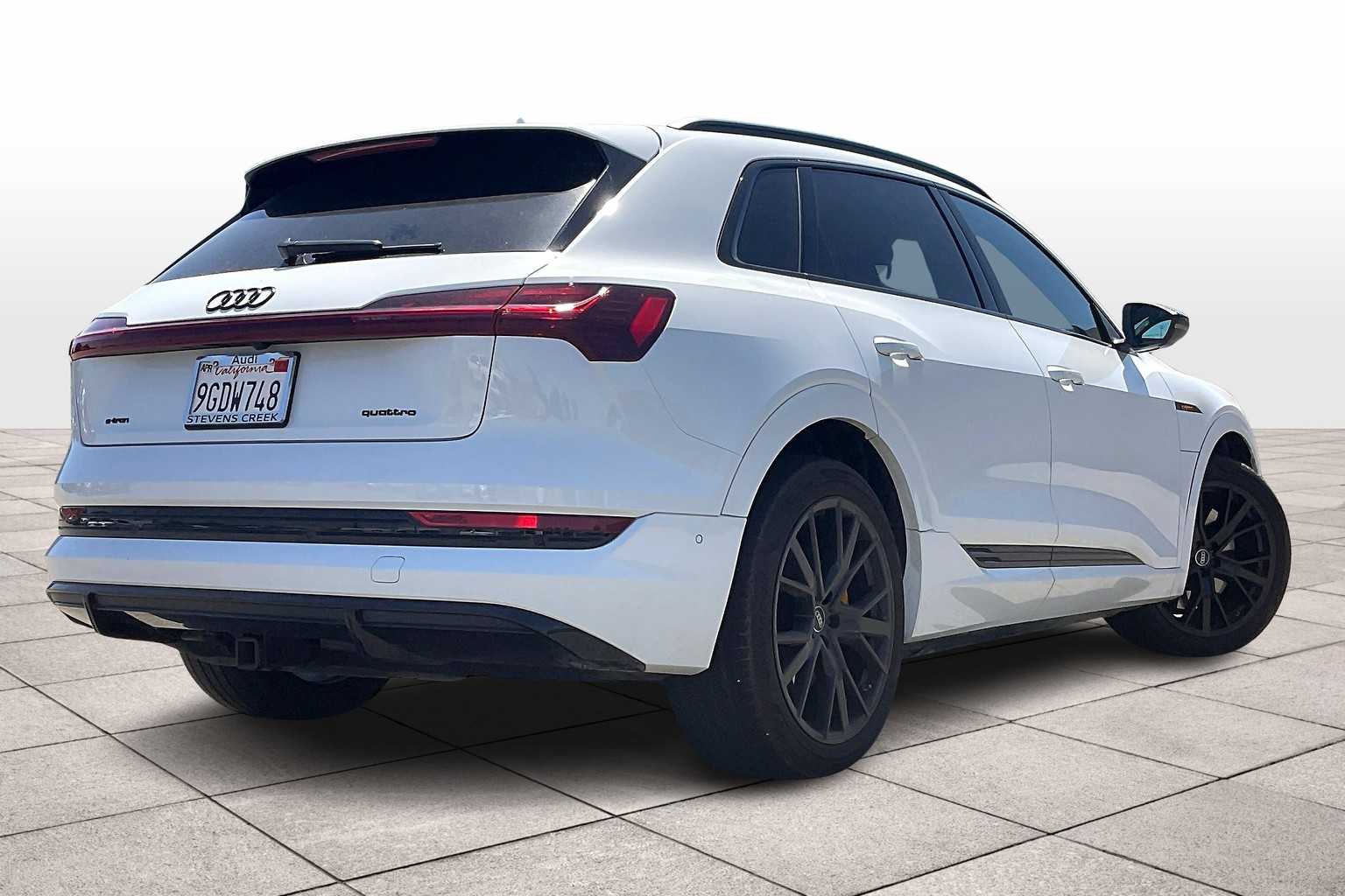 Vehicle image 4 of 32