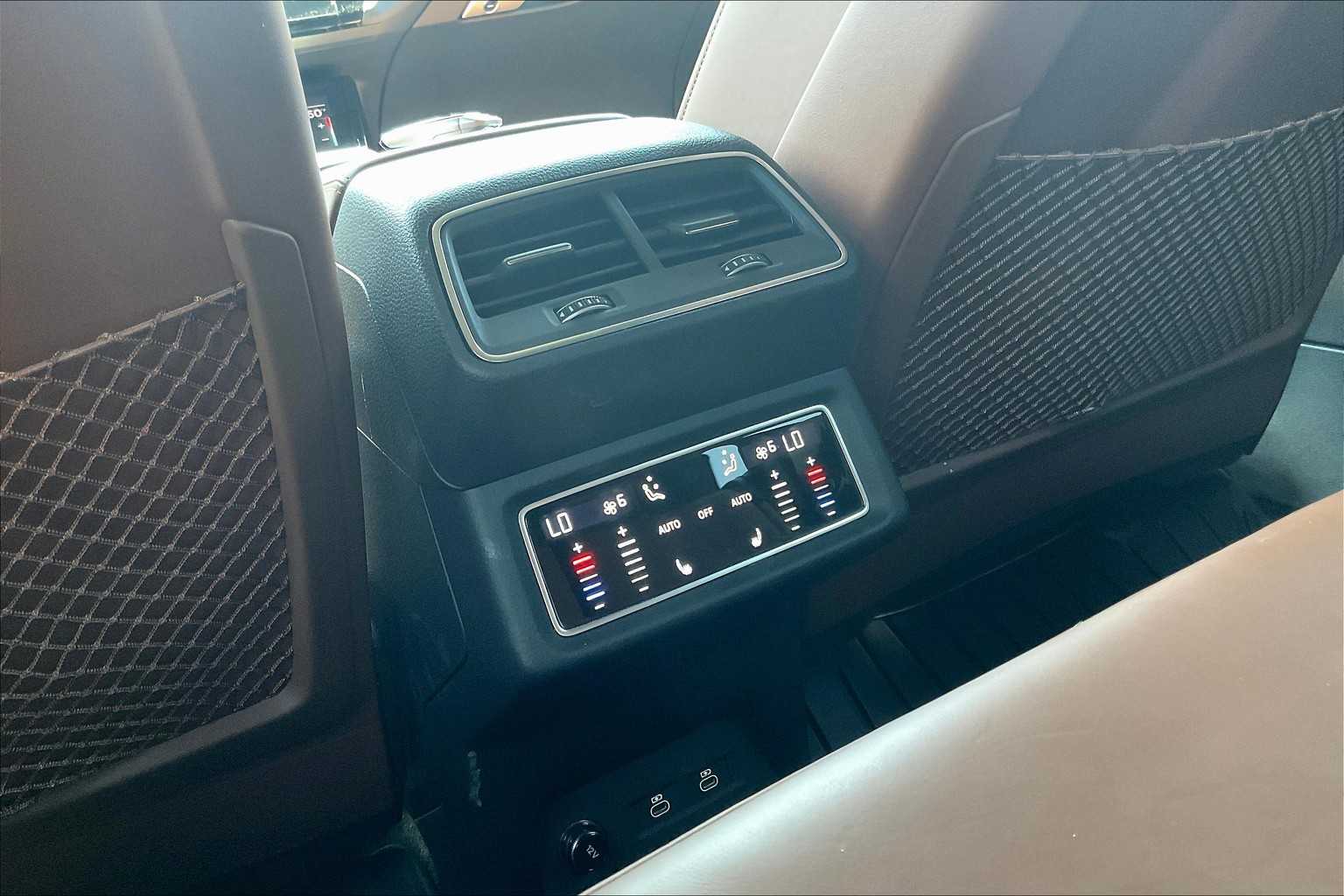 Vehicle image 31 of 32