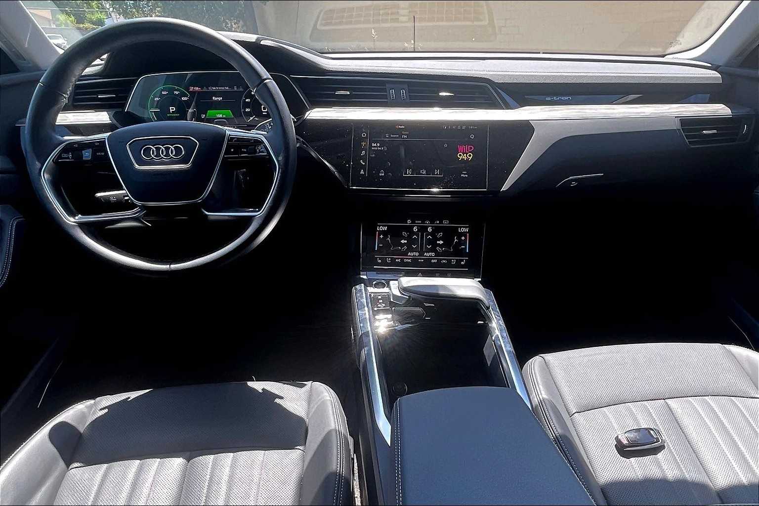 Vehicle image 14 of 32