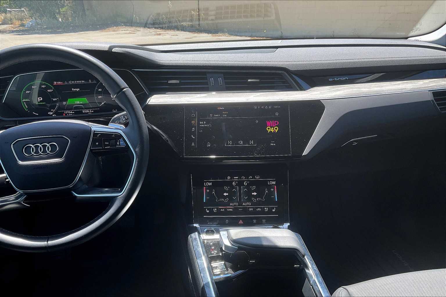 Vehicle image 8 of 32