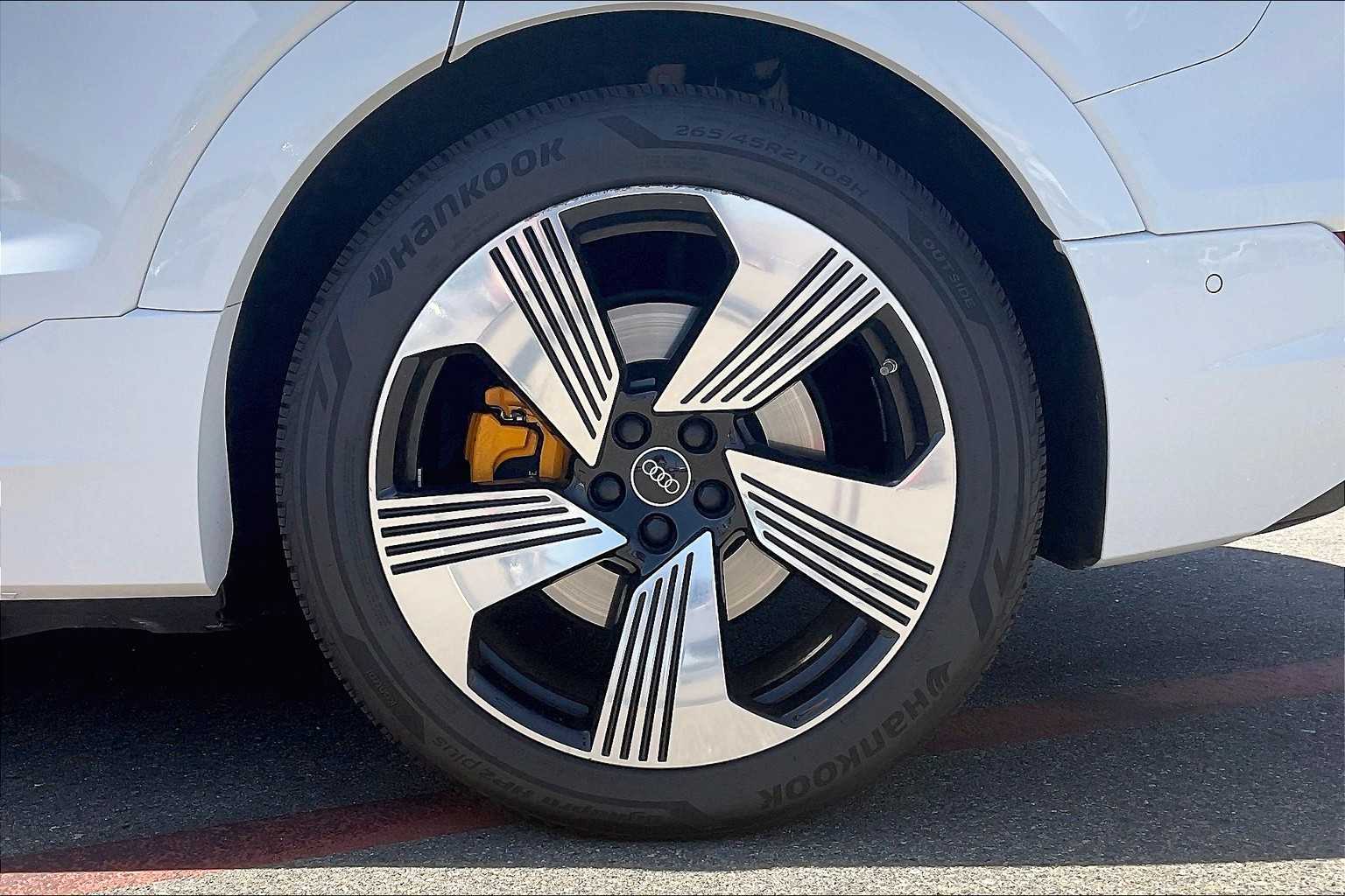 Vehicle image 11 of 32