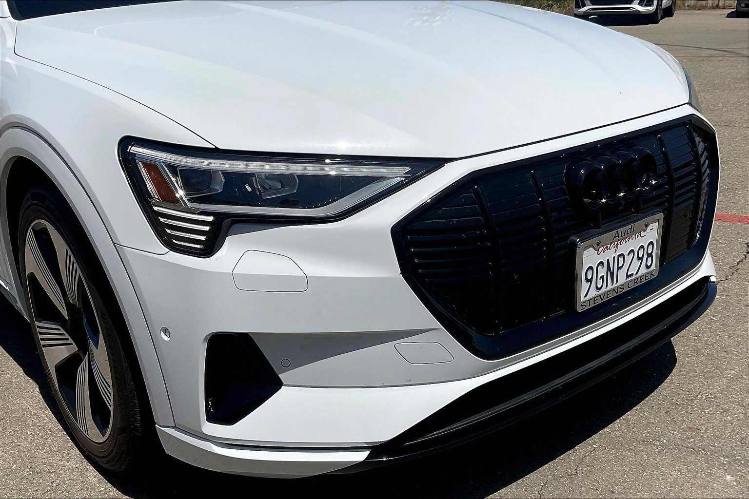 Vehicle image 29 of 32