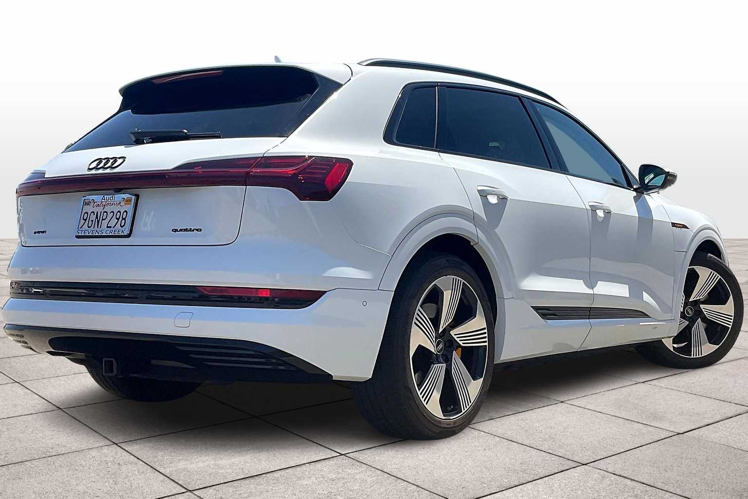 Vehicle image 4 of 32