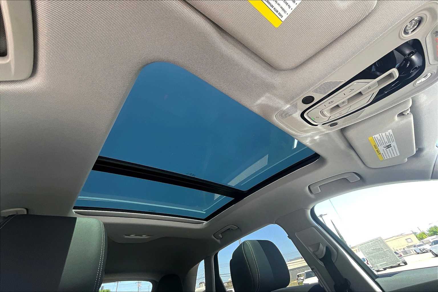 Vehicle image 21 of 32