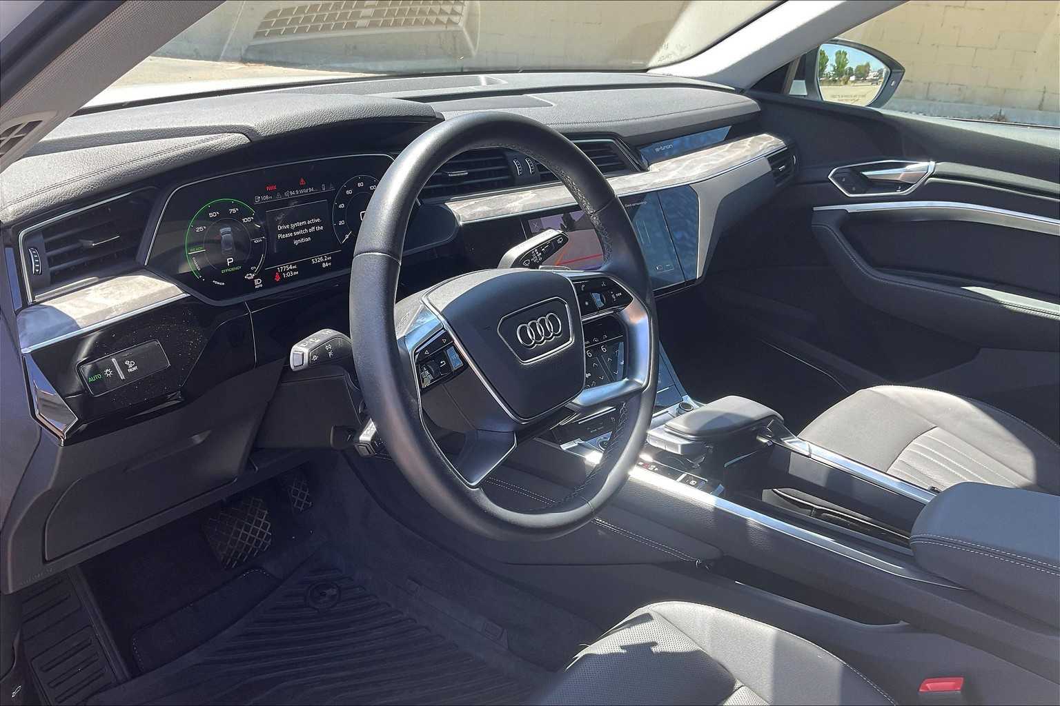 Vehicle image 13 of 32