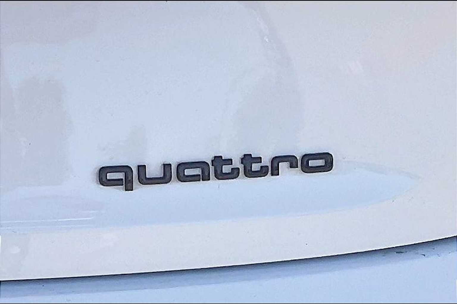 Vehicle image 10 of 32