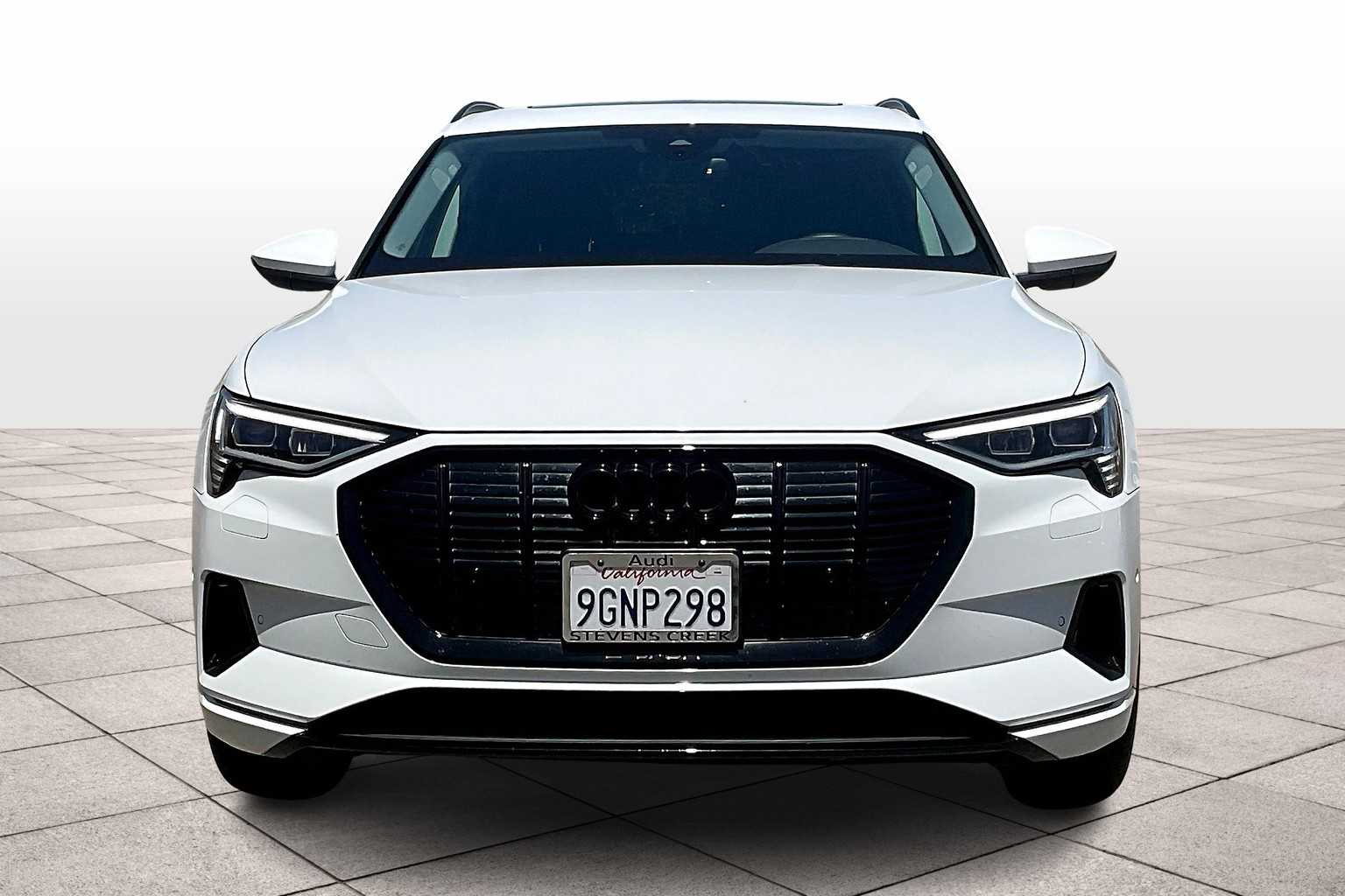 Vehicle image 2 of 32