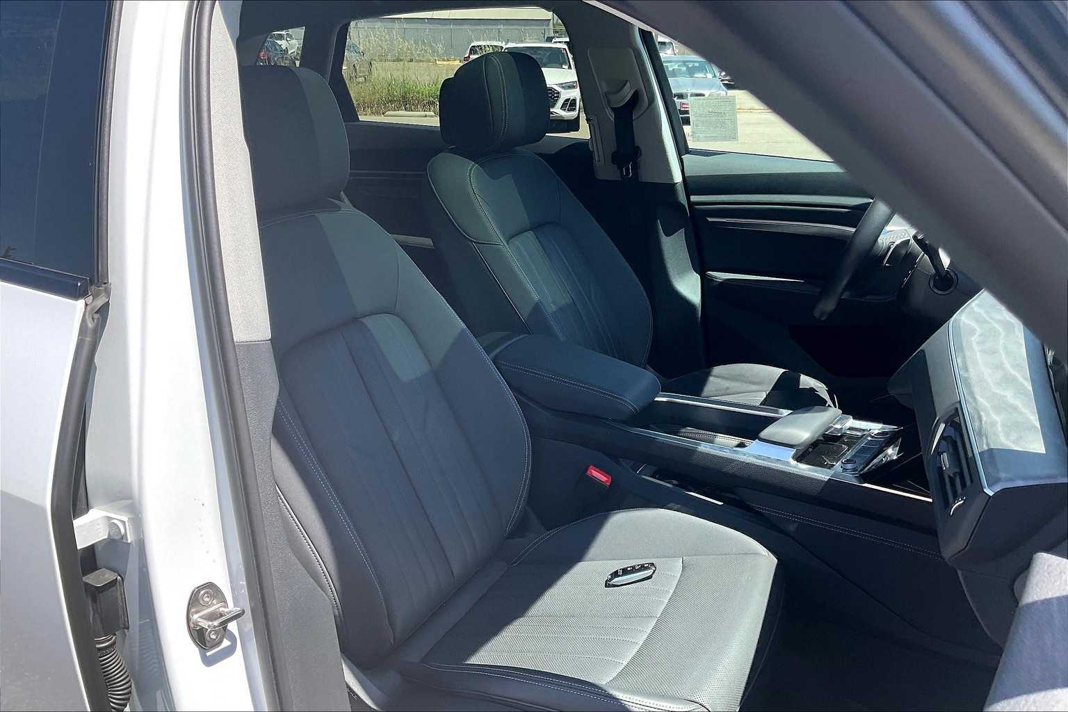 Vehicle image 9 of 32