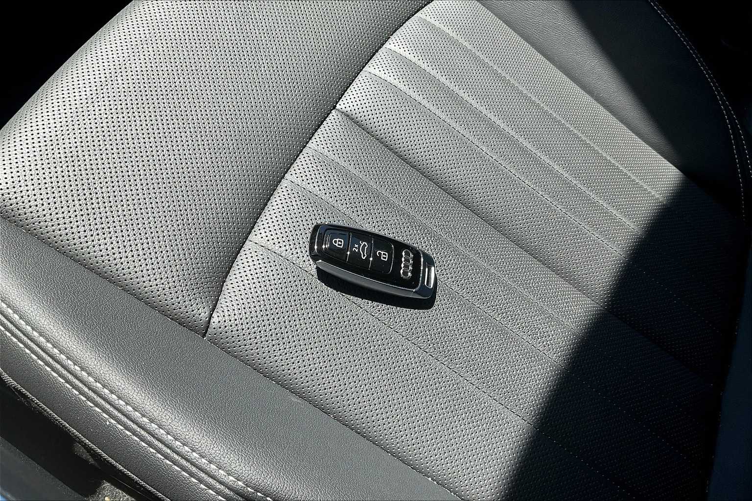 Vehicle image 12 of 32